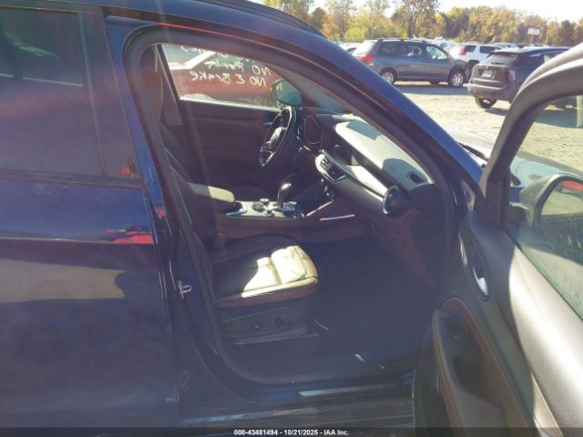 2021 ALFA ROMEO STELVIO ZASPAKBN2M7D10994 Photo 4