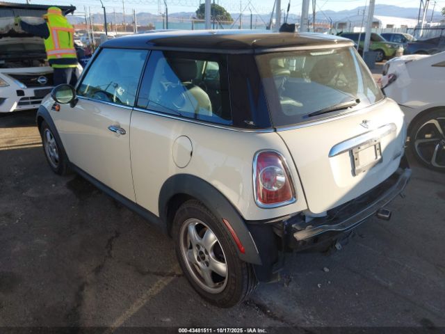 2011 MINI COOPER WMWSU3C56BT094728 Photo 2