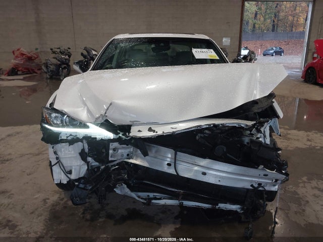 Lexus ES 300H 2021 58ADA1C14MU012406 Image 13