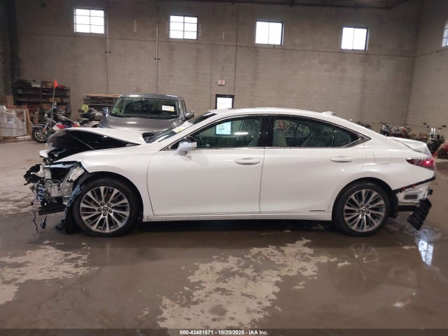 Lexus ES 300H 2021 58ADA1C14MU012406 Image 15