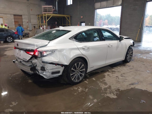 Lexus ES 300H 2021 58ADA1C14MU012406 Image 4