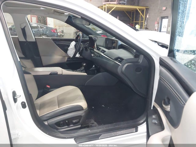 Lexus ES 300H 2021 58ADA1C14MU012406 Image 5