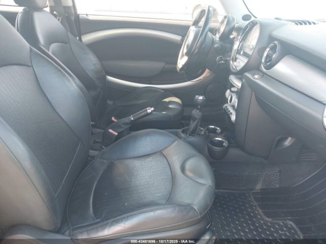 2009 MINI COOPER S CLUBMAN WMWMM33599TP72990 Photo 4