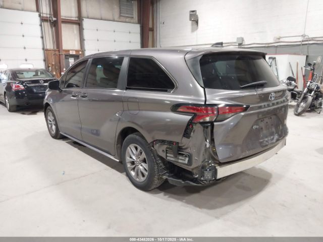 2022 TOYOTA SIENNA 5TDKRKEC4NS108333 Photo 2
