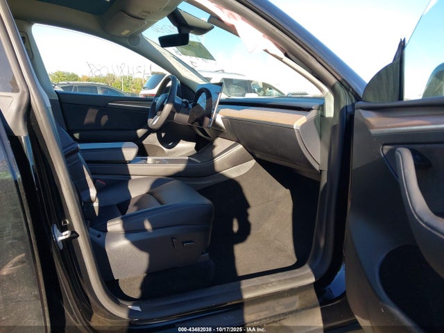 2023 TESLA MODEL Y 7SAYGDEE6PF859408 Photo 4