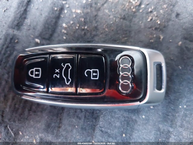 2025 AUDI A8 WAULDAF84SN001482 Photo 10