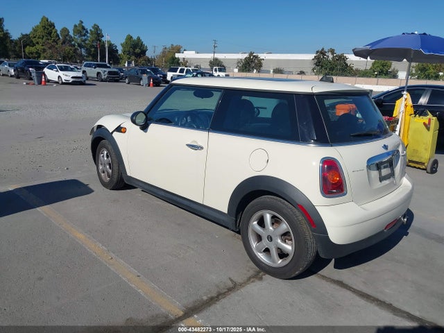 2009 MINI COOPER WMWMF33559TW77899 Photo 2