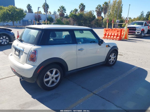 2009 MINI COOPER WMWMF33559TW77899 Photo 3