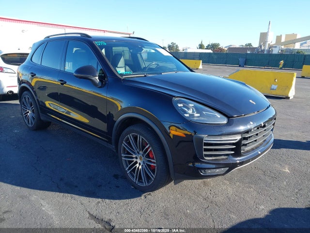 2016 PORSCHE CAYENNE WP1AC2A29GLA89324 Photo 0