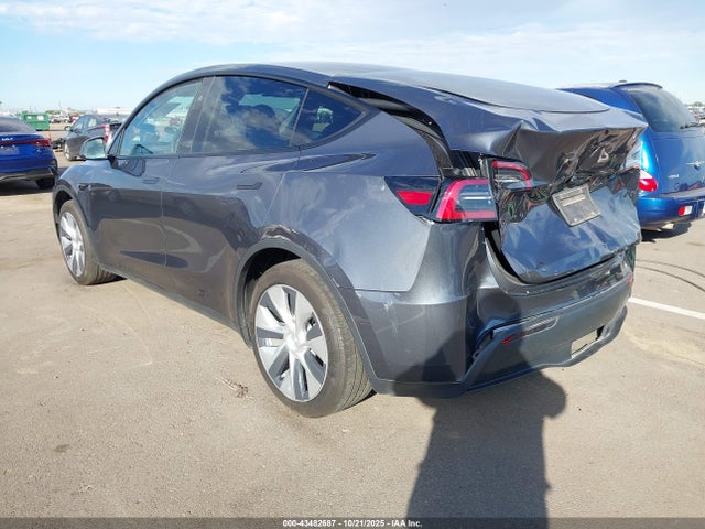 2023 TESLA MODEL Y 7SAYGDED5PF961452 Photo 2