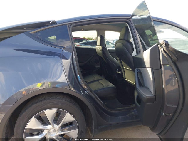 2023 TESLA MODEL Y 7SAYGDED5PF961452 Photo 7