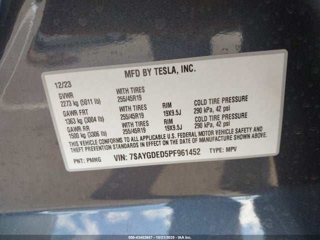 2023 TESLA MODEL Y 7SAYGDED5PF961452 Photo 8