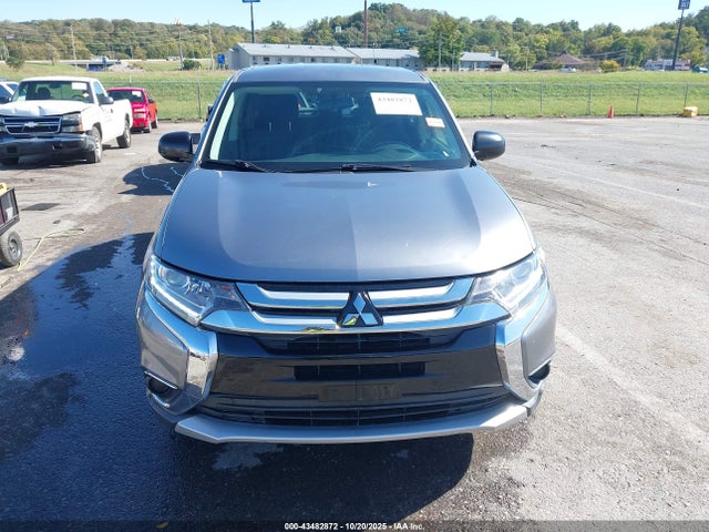 2018 Mitsubishi Outlander Es მანქანა იყიდება აუქციონზე, vin: JA4AZ3A32JZ059210, აუქციონის ნომერი: 43482872