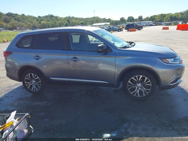 2018 Mitsubishi Outlander Es მანქანა იყიდება აუქციონზე, vin: JA4AZ3A32JZ059210, აუქციონის ნომერი: 43482872