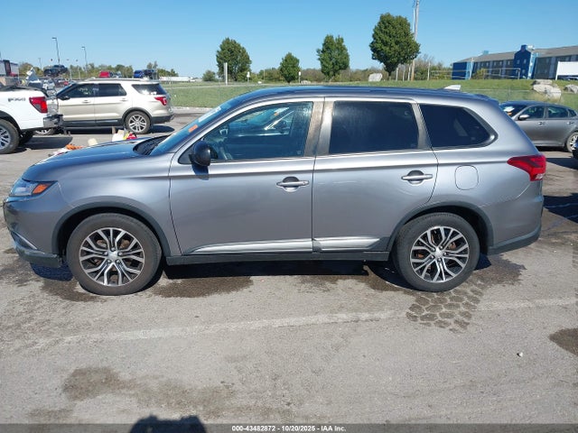 2018 Mitsubishi Outlander Es მანქანა იყიდება აუქციონზე, vin: JA4AZ3A32JZ059210, აუქციონის ნომერი: 43482872