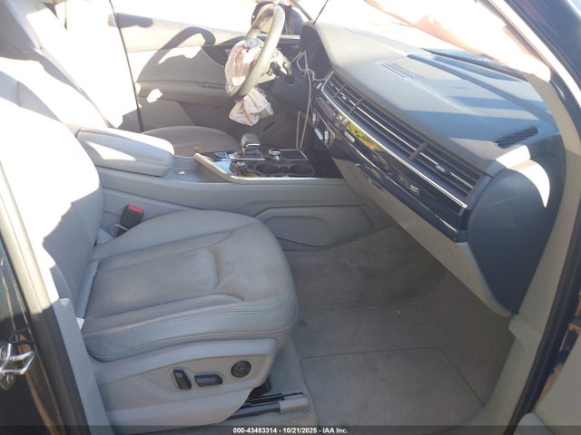 2017 AUDI Q7 WA1VAAF7XHD052859 Photo 4