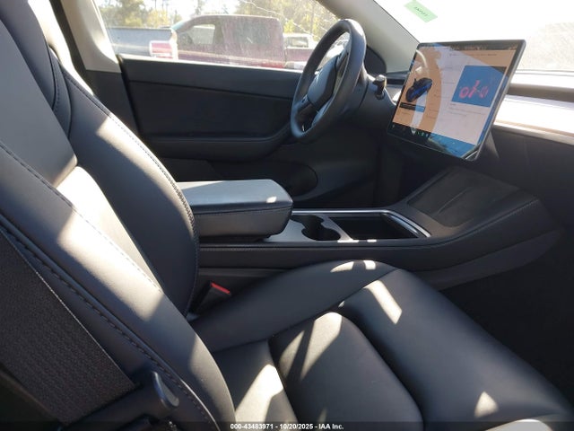 2022 TESLA MODEL Y 7SAYGAEE0NF382678 Photo 4