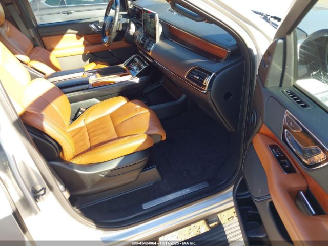 2019 LINCOLN NAVIGATOR L 5LMJJ3LT7KEL04773 Photo 4