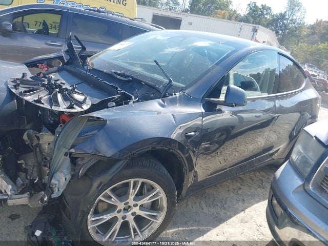 2024 TESLA MODEL Y 7SAYGDEE3RA283356 Photo 1