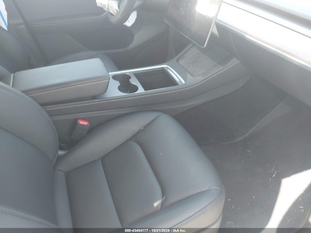 2024 TESLA MODEL Y 7SAYGDEE3RA283356 Photo 4