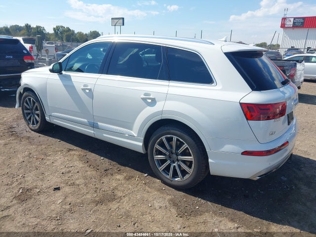 2017 AUDI Q7 WA1VAAF72HD000688 Photo 2