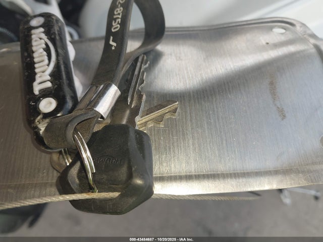 2024 TRIUMPH MOTORCYCLE STREET TRIPLE SMTA604S4RTBJ7899 Photo 10