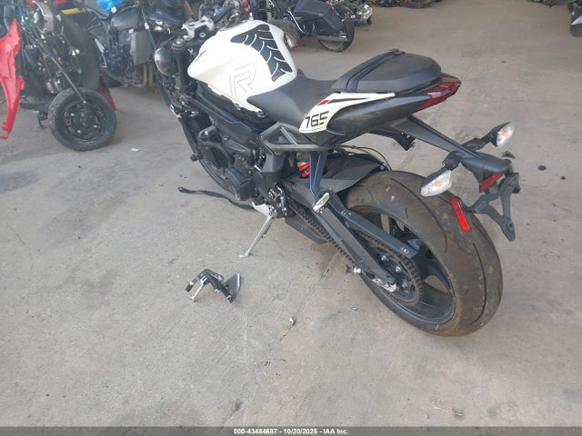 2024 TRIUMPH MOTORCYCLE STREET TRIPLE SMTA604S4RTBJ7899 Photo 2