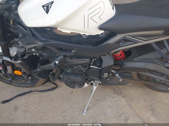 2024 TRIUMPH MOTORCYCLE STREET TRIPLE SMTA604S4RTBJ7899 Photo 8