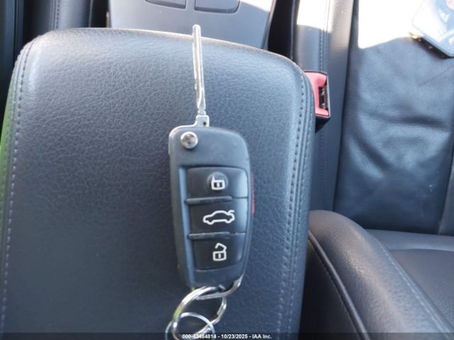 2017 AUDI A3 WAUB8GFFXH1010916 Photo 10