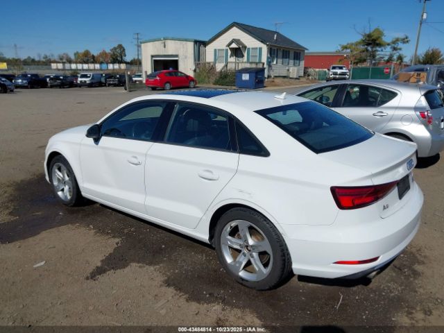 2017 AUDI A3 WAUB8GFFXH1010916 Photo 2