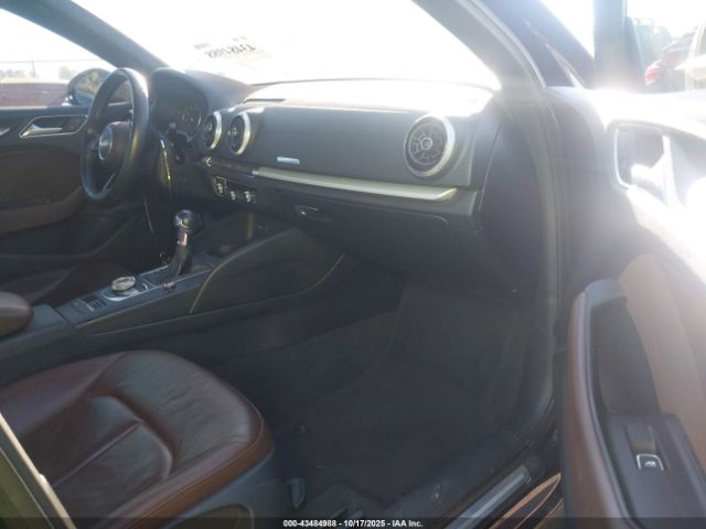 2018 AUDI A3 WAUAUGFF3J1068606 Photo 4