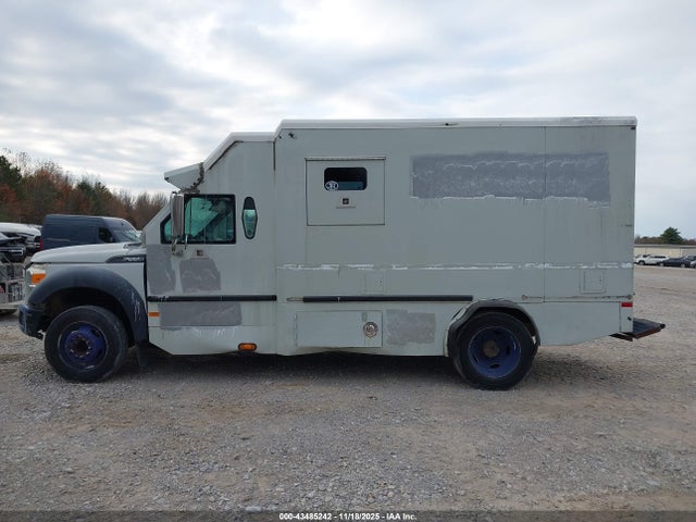 Ford F-550 Chassis Xl 2015 1FDAF5GT9FEC17408 Image 14