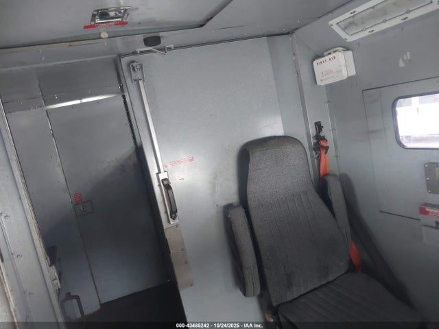 Ford F-550 Chassis Xl 2015 1FDAF5GT9FEC17408 Image 6