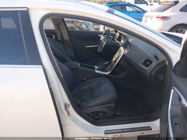 2015 VOLVO V60 YV126MEB7F1192779 Photo 4