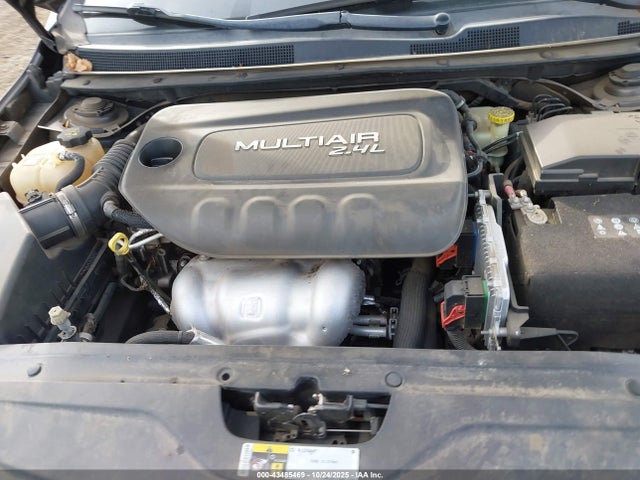 Chrysler 200 Limited 2015 1C3CCCABXFN633191 Image 10