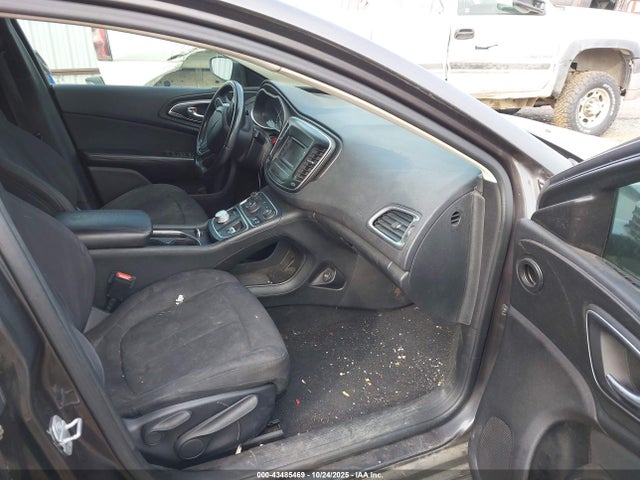 Chrysler 200 Limited 2015 1C3CCCABXFN633191 Image 5