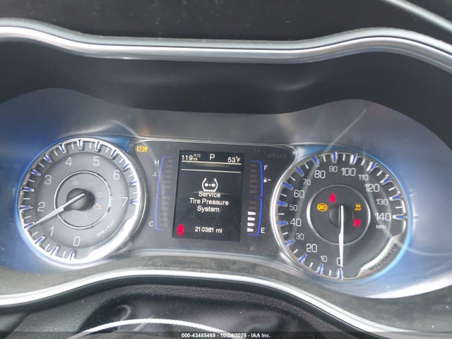 Chrysler 200 Limited 2015 1C3CCCABXFN633191 Image 7