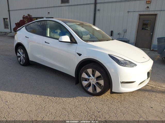 2023 TESLA MODEL Y 7SAYGDEE1PF749236 Photo 0