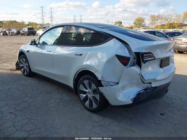 2023 TESLA MODEL Y 7SAYGDEE1PF749236 Photo 2