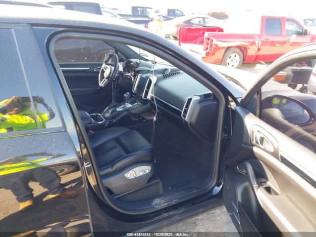 2017 PORSCHE CAYENNE WP1AA2A26HKA83493 Photo 4