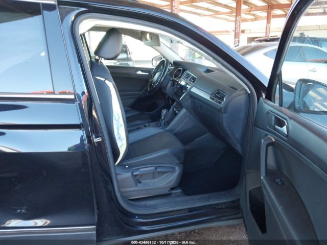 2018 VOLKSWAGEN TIGUAN 3VV2B7AX2JM204239 Photo 4