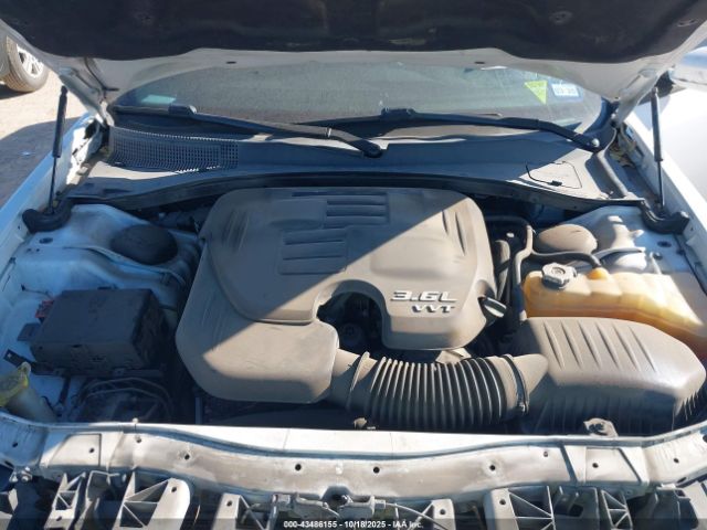 2019 CHRYSLER 300 2C3CCABG5KH682736 Photo 9