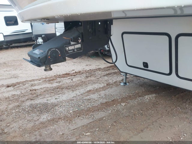 Keystone Montana 2024 4YDFHMU25RA741108 Image 10