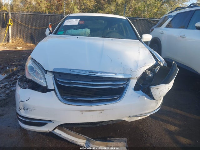 43486199 :رقم المزاد ، 1C3CCBAB3EN122270 vin ، 2014 Chrysler 200 Lx مزاد بيع