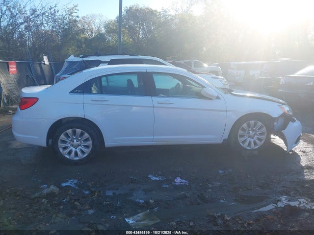 43486199 :رقم المزاد ، 1C3CCBAB3EN122270 vin ، 2014 Chrysler 200 Lx مزاد بيع