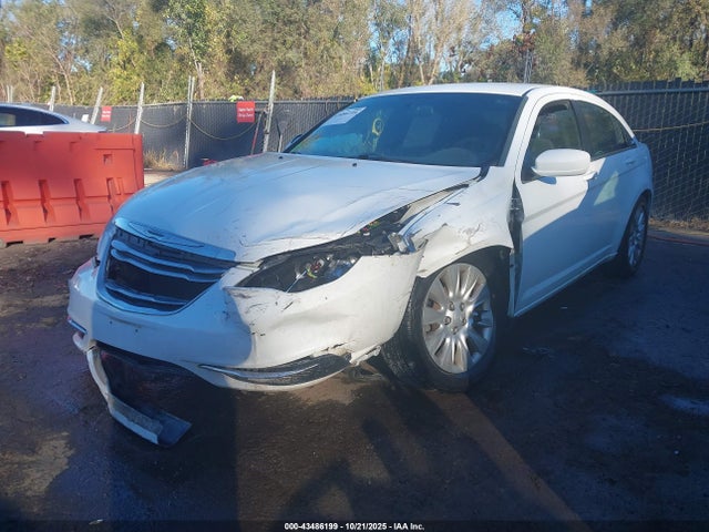43486199 :رقم المزاد ، 1C3CCBAB3EN122270 vin ، 2014 Chrysler 200 Lx مزاد بيع
