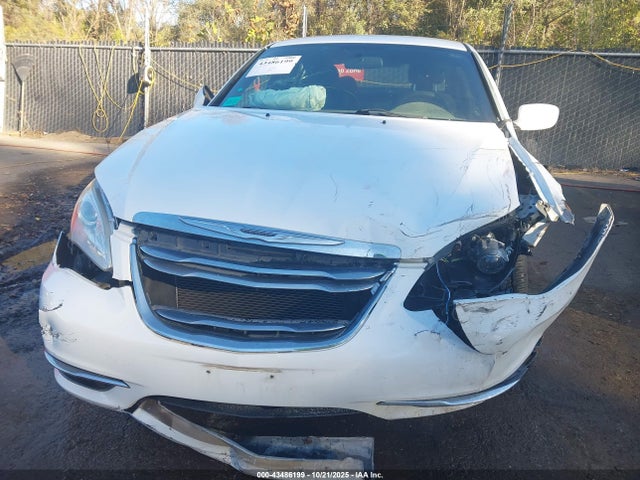 43486199 :رقم المزاد ، 1C3CCBAB3EN122270 vin ، 2014 Chrysler 200 Lx مزاد بيع