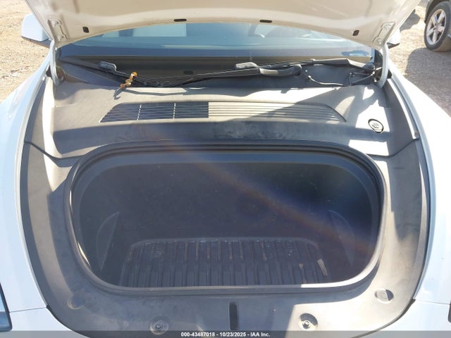 2021 TESLA MODEL Y 5YJYGDEE1MF069488 Photo 9