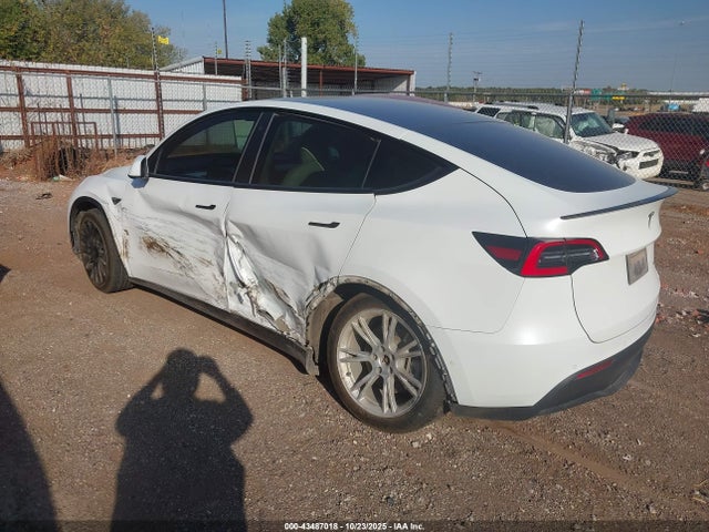 2021 TESLA MODEL Y 5YJYGDEE1MF069488 Photo 2