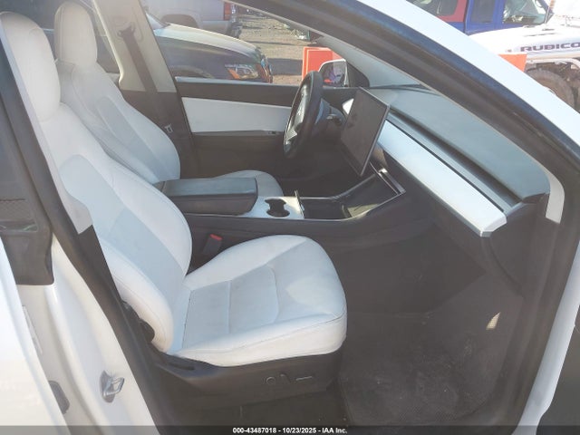 2021 TESLA MODEL Y 5YJYGDEE1MF069488 Photo 4